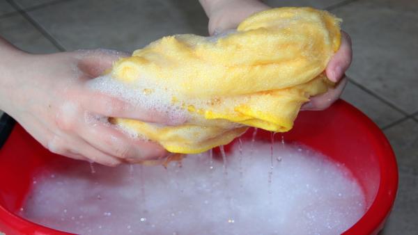 Tiny Cleaning Heroes in Your Detergent: Enzymes Make Laundry Easier and Greener!
